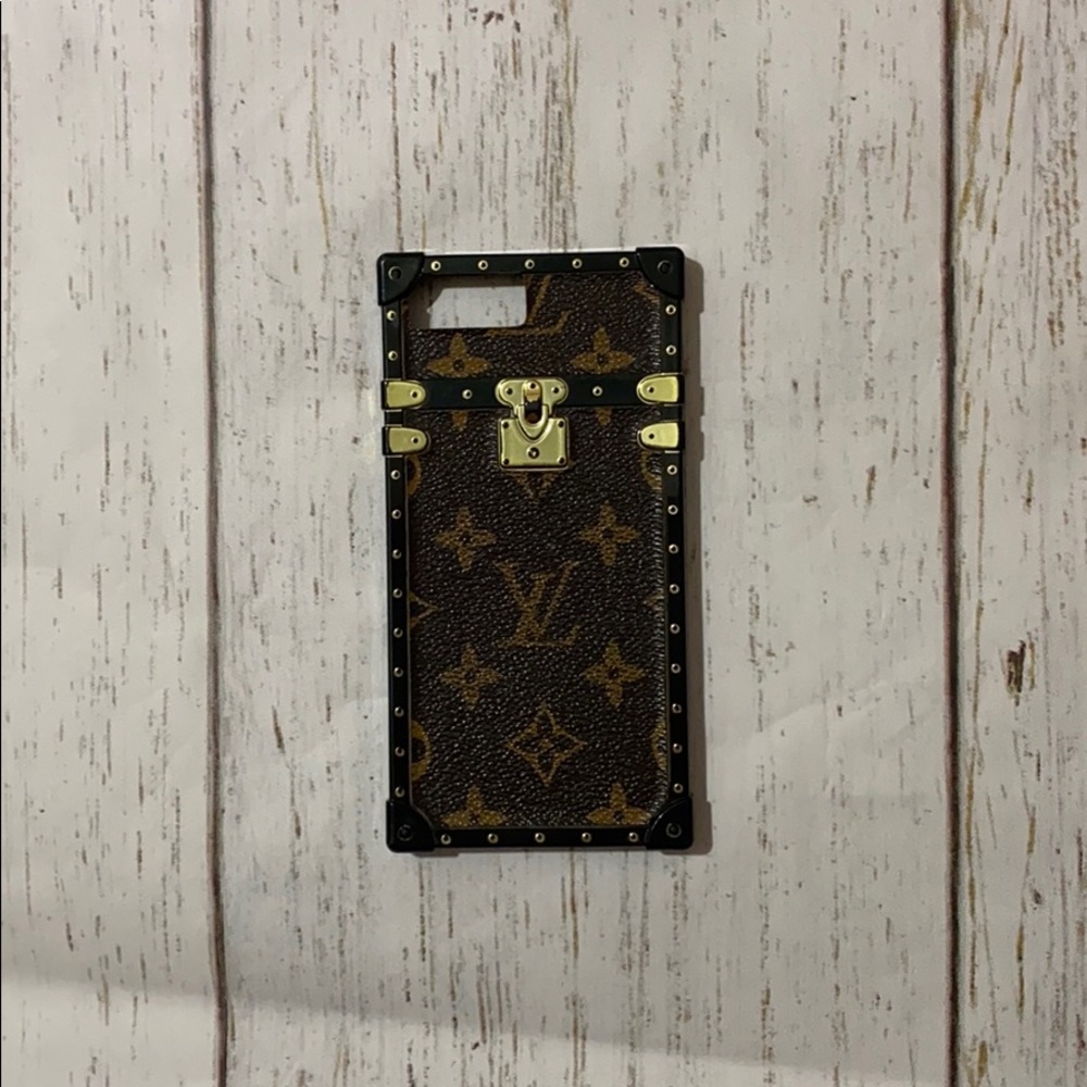 Knockoff Luis Vuitton iPhone 8+ phone case